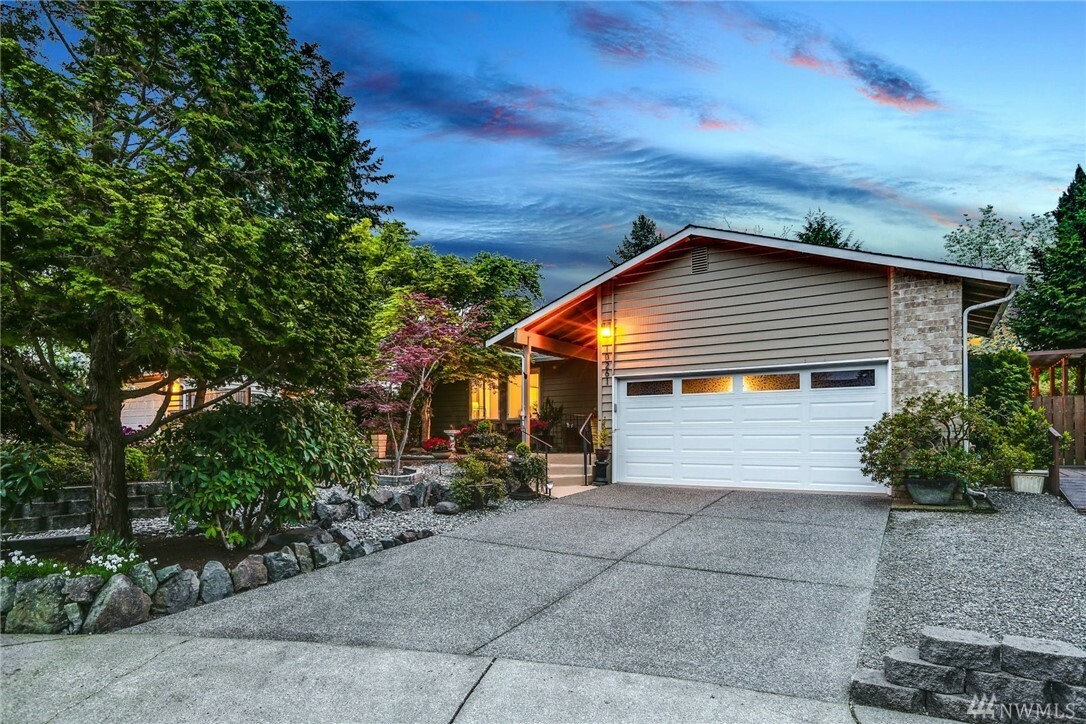 Property Photo: 10261 NE 121st St WA 98034