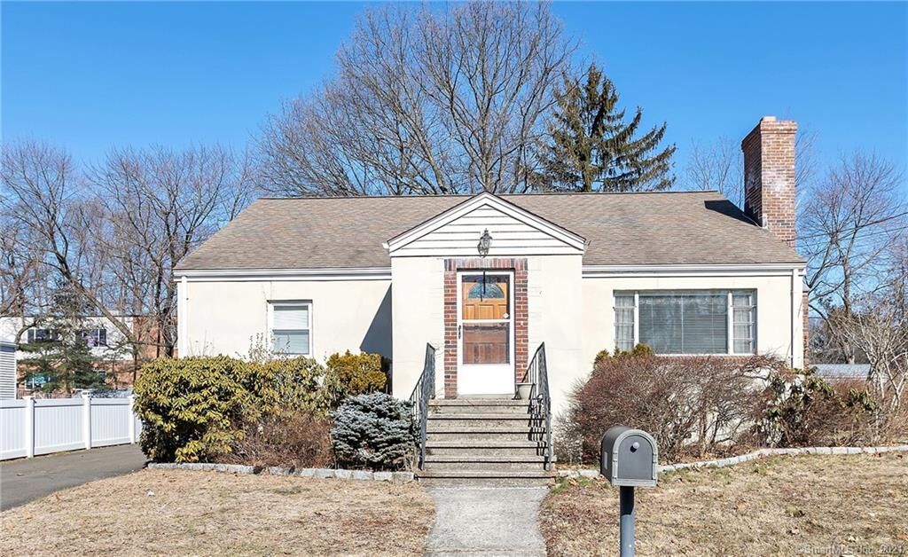 Property Photo:  86 Edgemoor Road  CT 06606