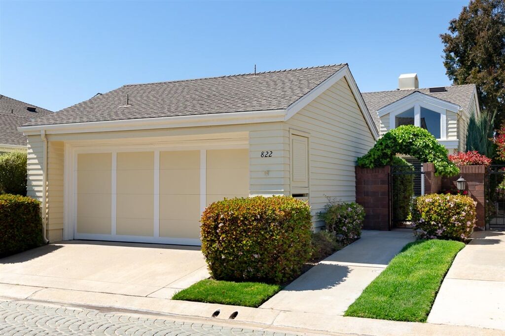 Property Photo: 822 Daphne Ct CA 92011