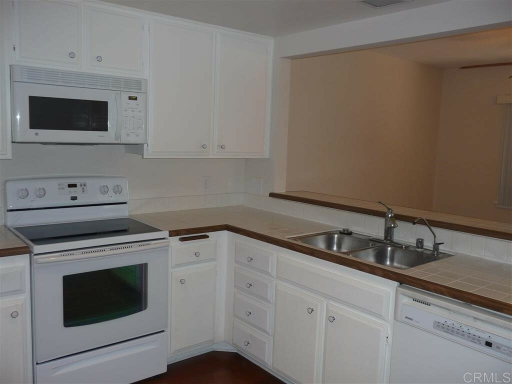 Property Photo: 3111 Avenida Topanga CA 92009