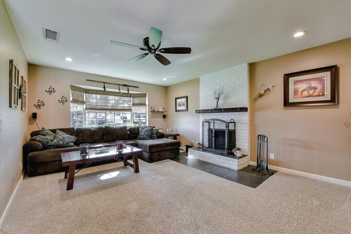 Property Photo: 684 Amys Pl CA 92027