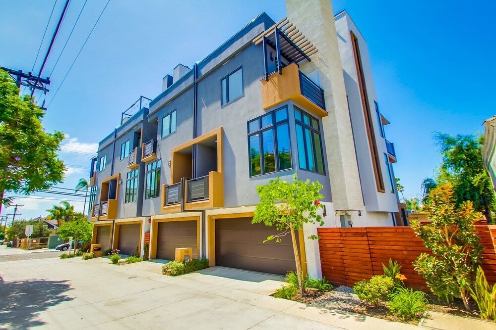 Property Photo:  166 W Robinson Avenue  CA 92103 