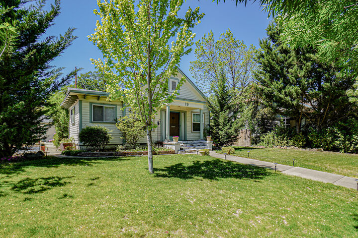 19 N Orange Street  Medford OR 97501 photo