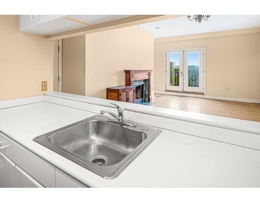 Property Photo: 2 Clarendon Sq 610 MA 02116