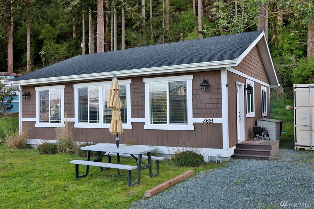 Property Photo: 3691 Shorewood Ave WA 98253