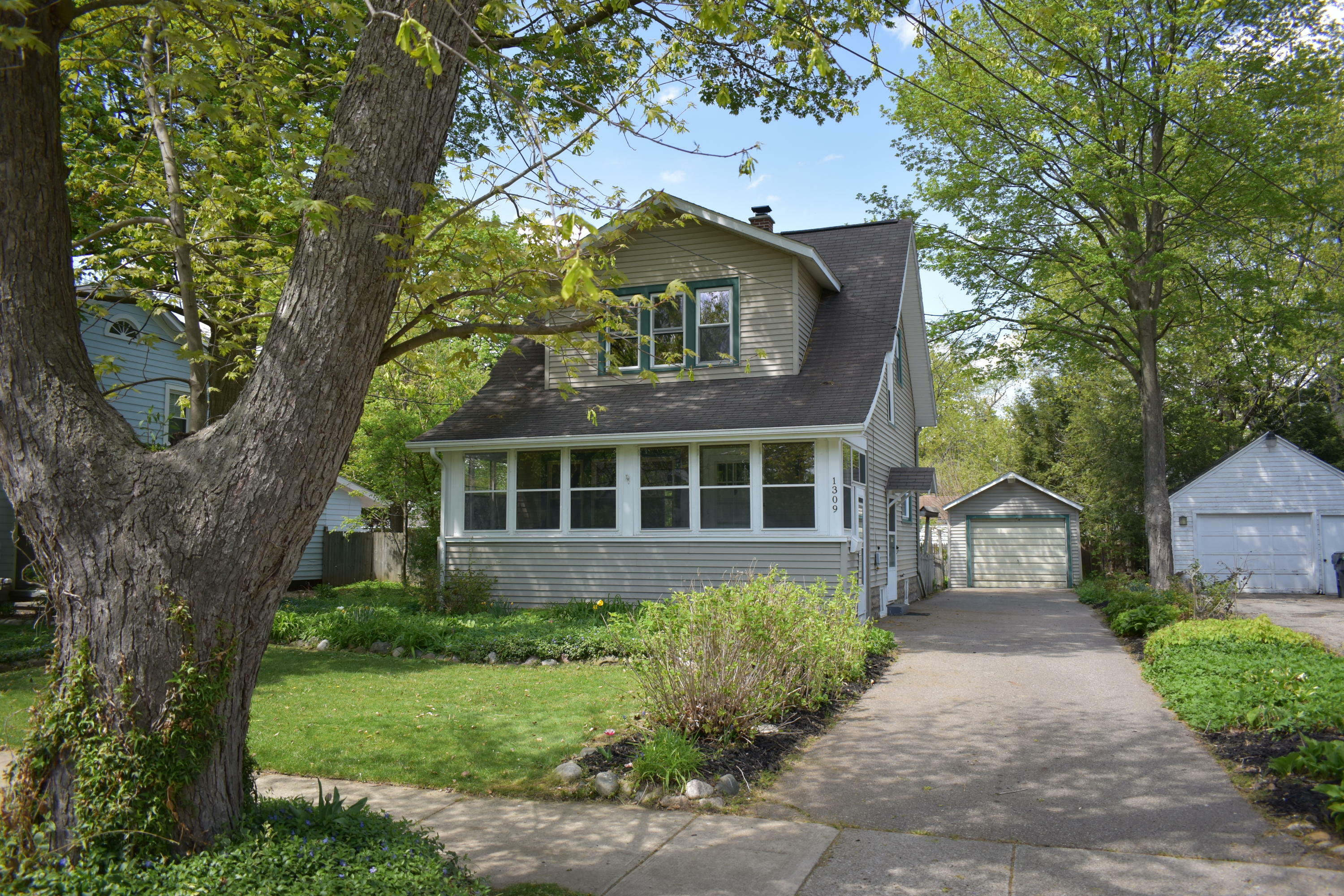 Property Photo:  1309 Reycraft Drive  MI 49001 