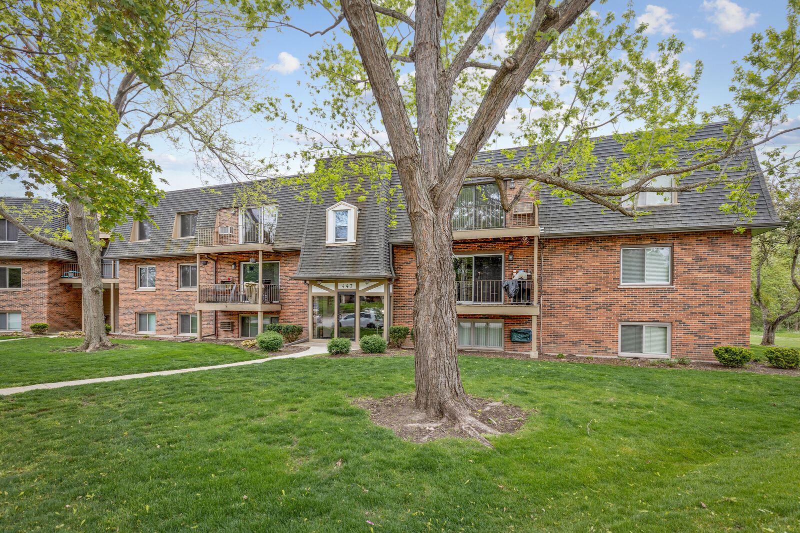 Property Photo: 447 Cavalier Court 1-7 IL 60118