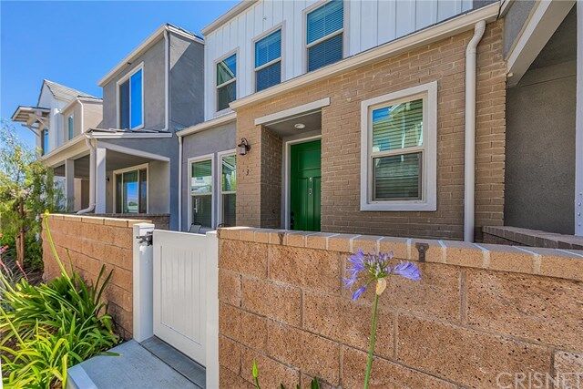 Property Photo:  115 Red Brick Drive 3  CA 93065 