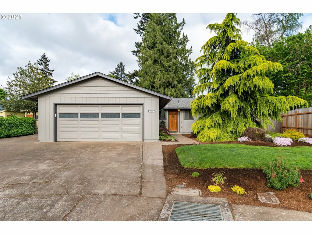 Property Photo: 308 Van Duyn St OR 97401