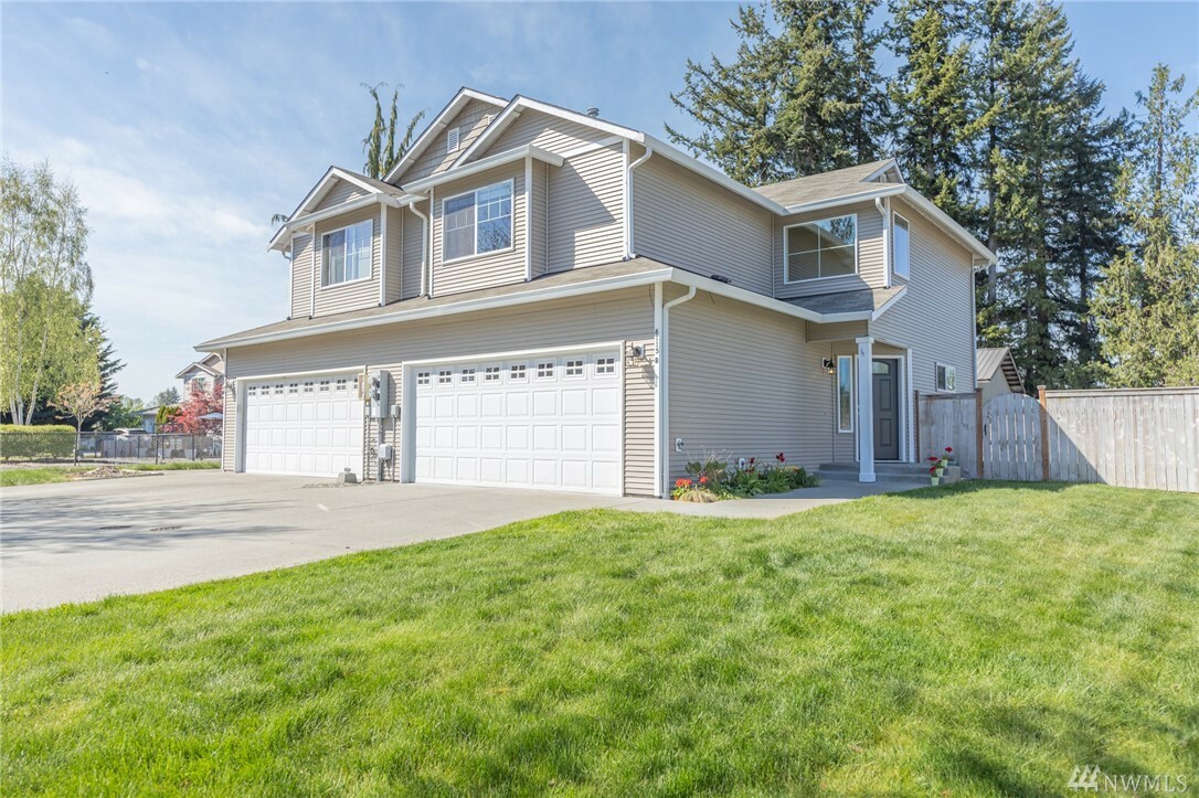 Property Photo:  6115 209th St NE B  WA 98223 