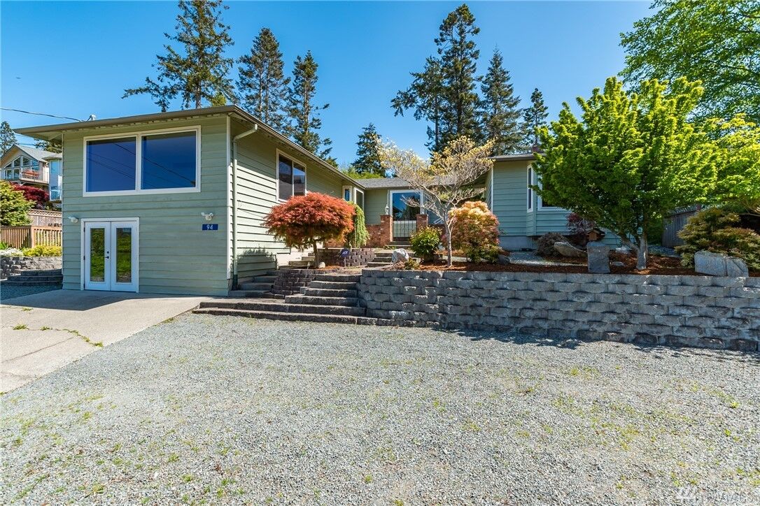 Property Photo:  94 Perry Dr  WA 98239 