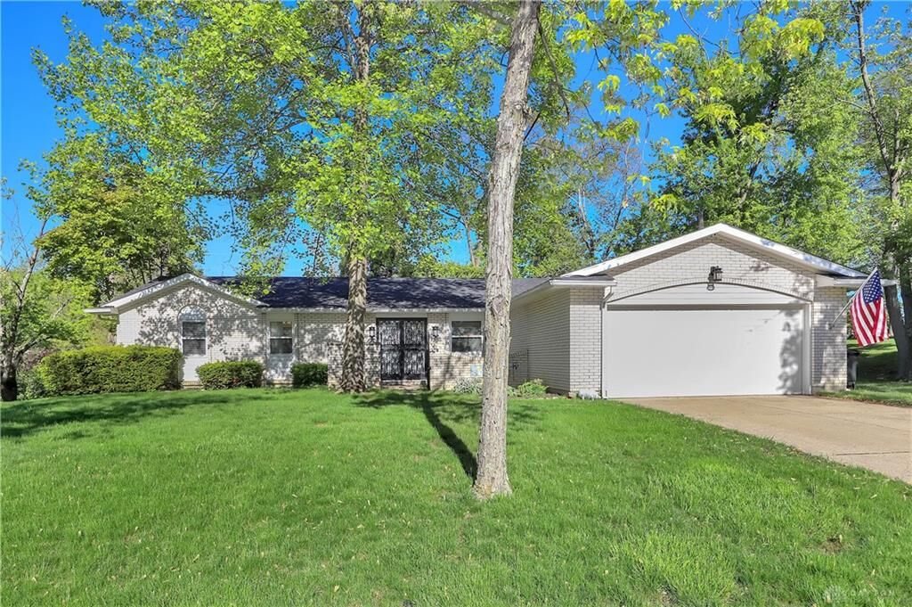 Property Photo: 2096 Mohave Drive OH 45431