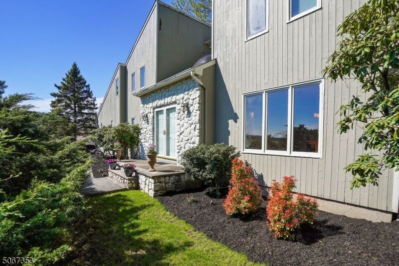 Property Photo:  17 Howell Dr  NJ 07052 