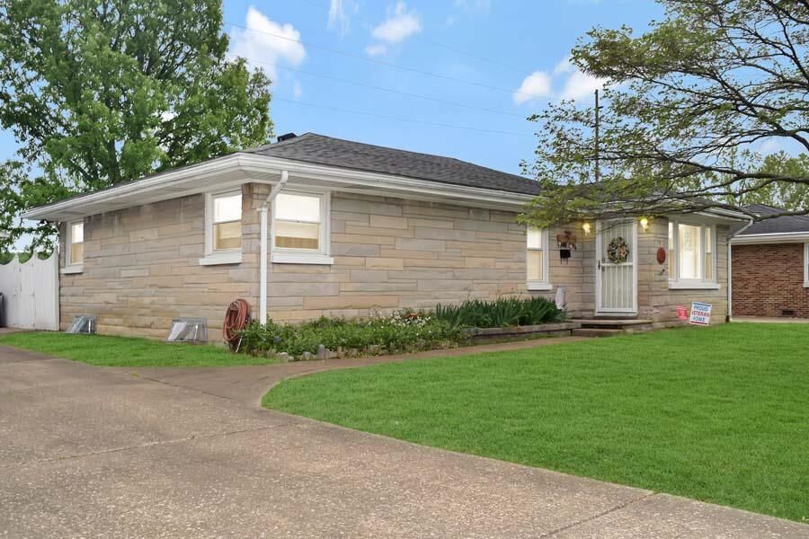 Property Photo: 1521 N Villa Drive IN 47711
