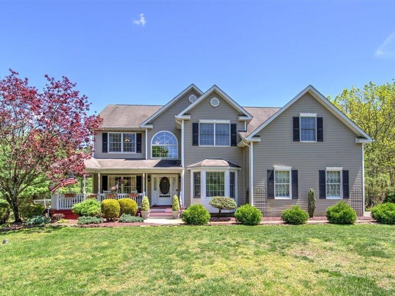 Property Photo:  18 Oak Leaf Drive  NJ 08533 