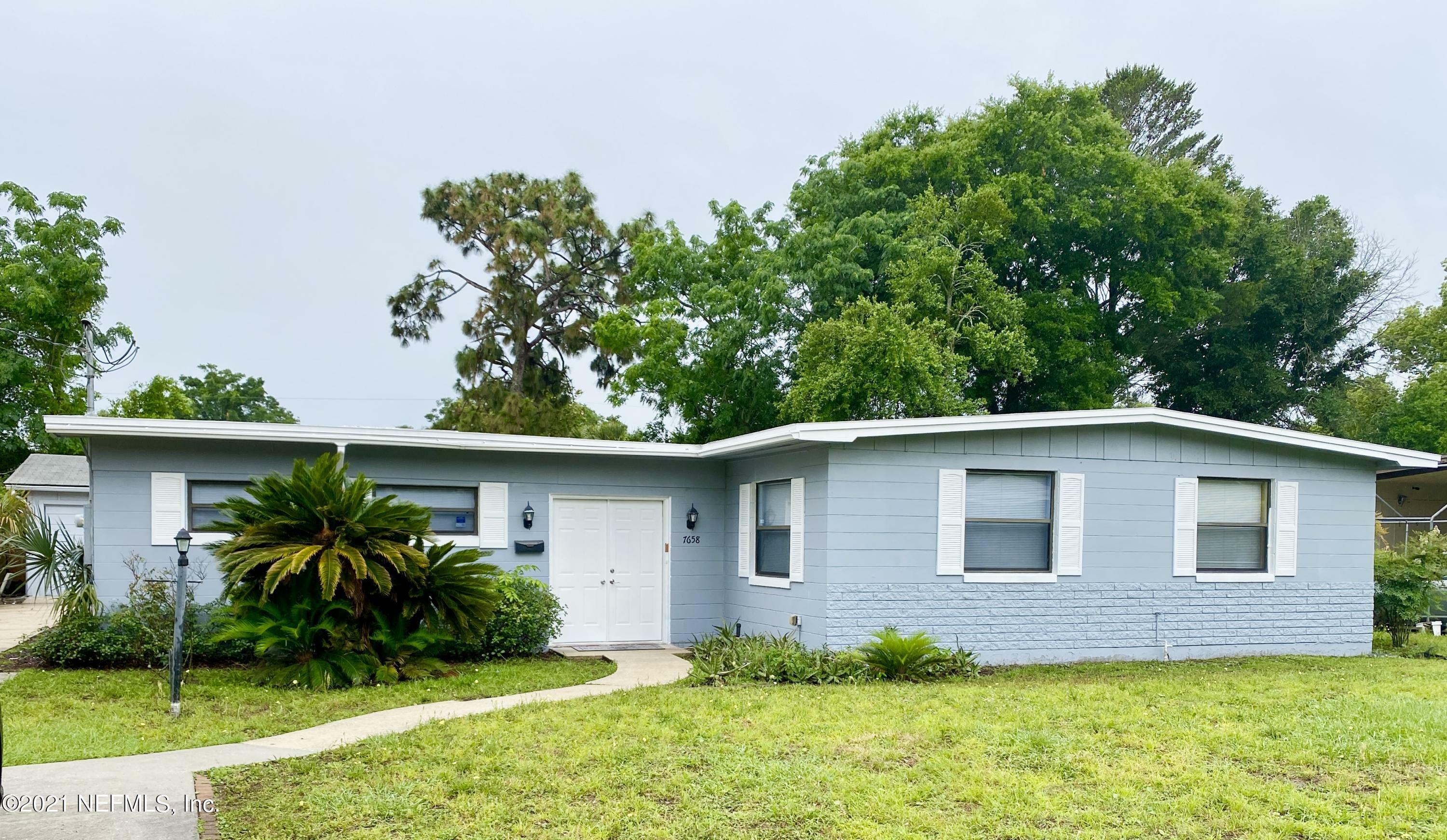 Property Photo: 7658 Elvia Drive FL 32211
