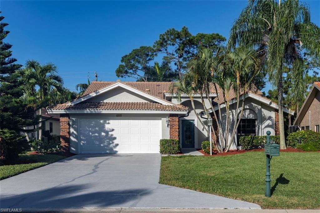 Property Photo: 425 Countryside Dr FL 34104
