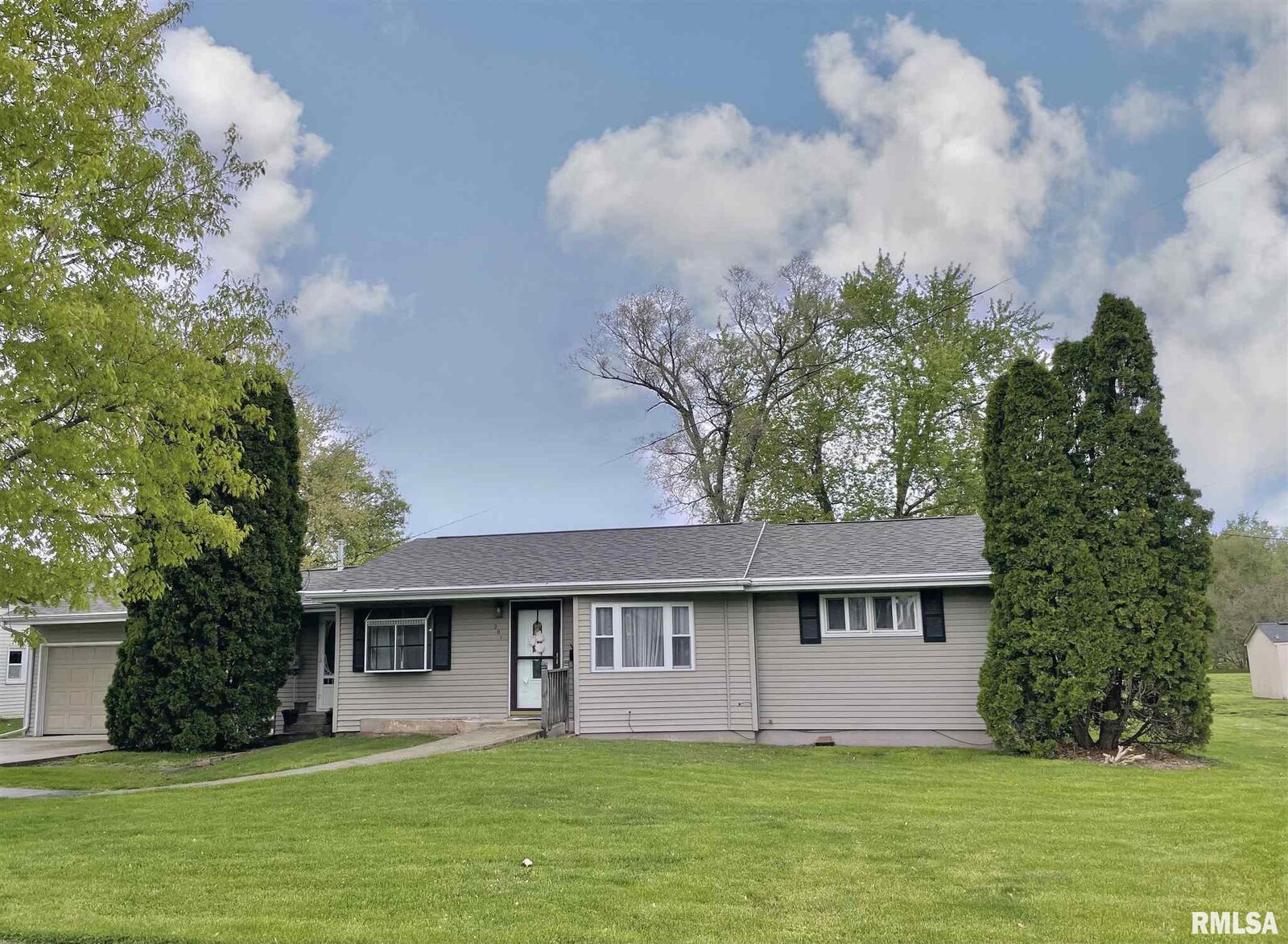 Property Photo:  201 W Givens  IL 61410 