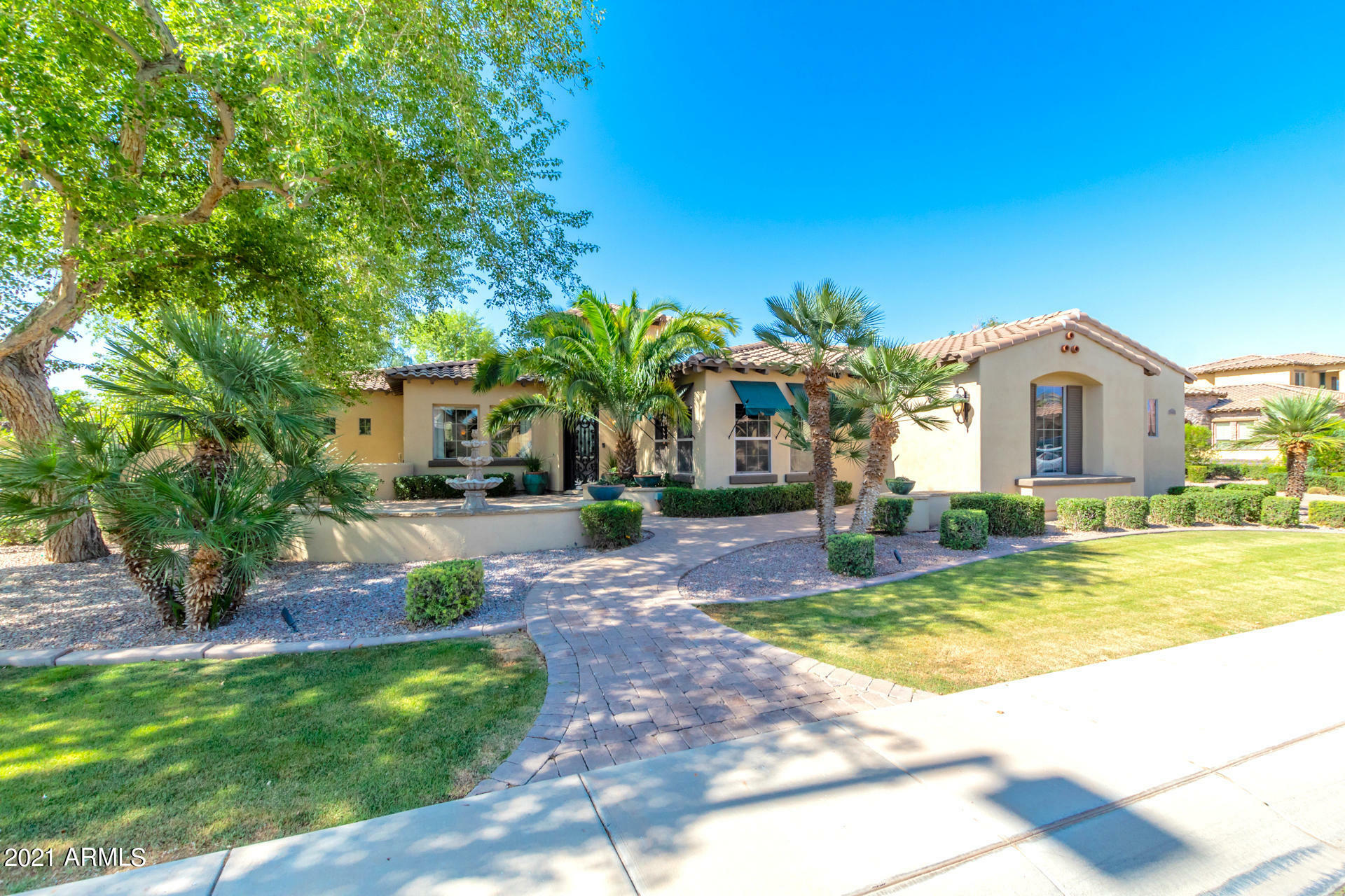 Property Photo:  2943 E Warbler Road  AZ 85297 