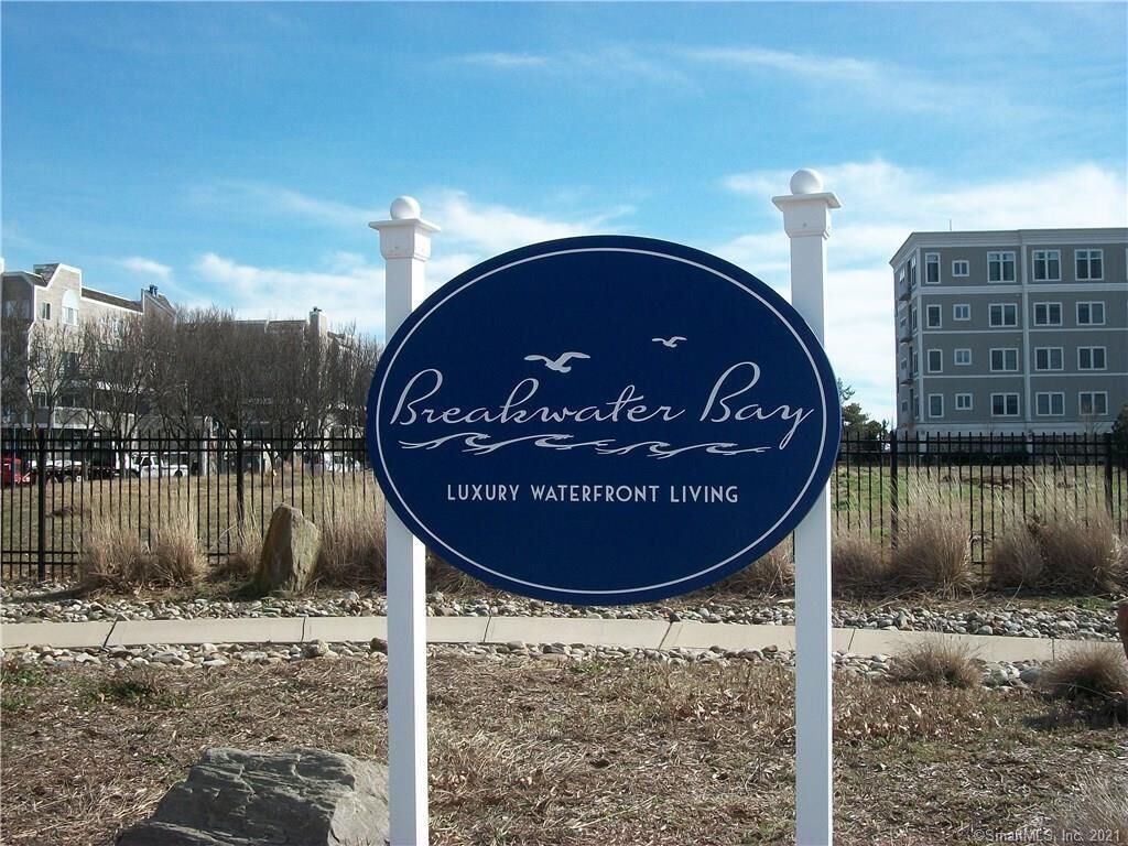 Property Photo:  200 Harbour Close 409  CT 06519 