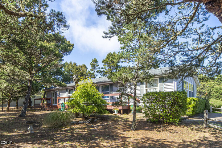 2702 NW Bayshore Loop  Waldport OR 97394 photo