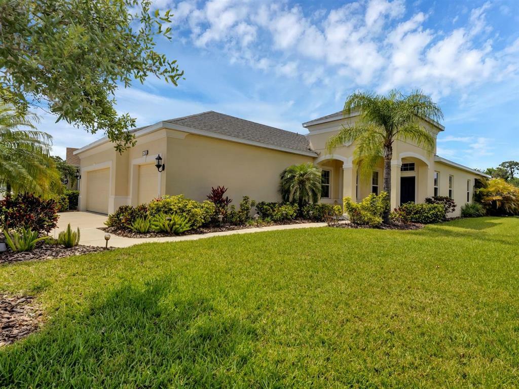 Property Photo: 12607 Lake Silver Avenue FL 34211