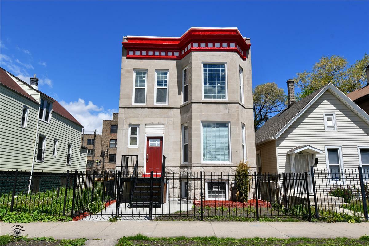 Property Photo: 4228 W Maypole Avenue IL 60624