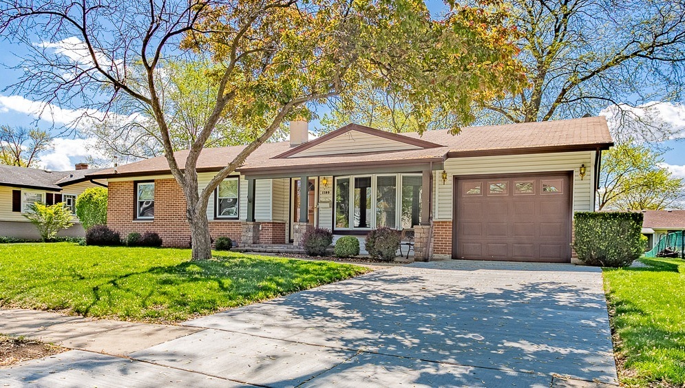 Property Photo:  1180 Hickory Lane  IL 60007 