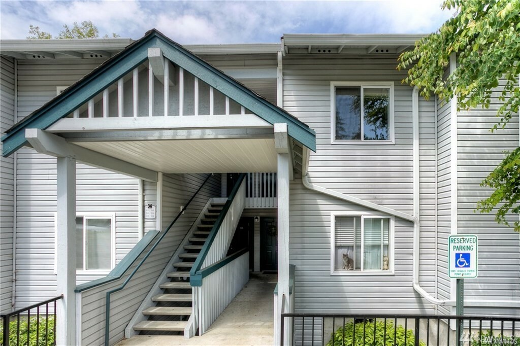 Property Photo: 33020 10th Ave SW C304 WA 98023
