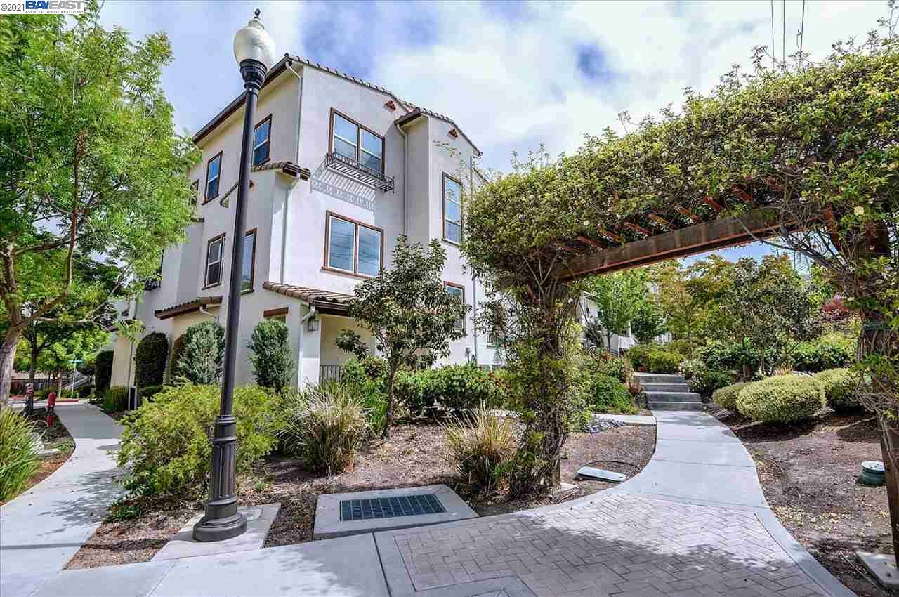 Property Photo:  196 Paso Olmo Ter  CA 94539 