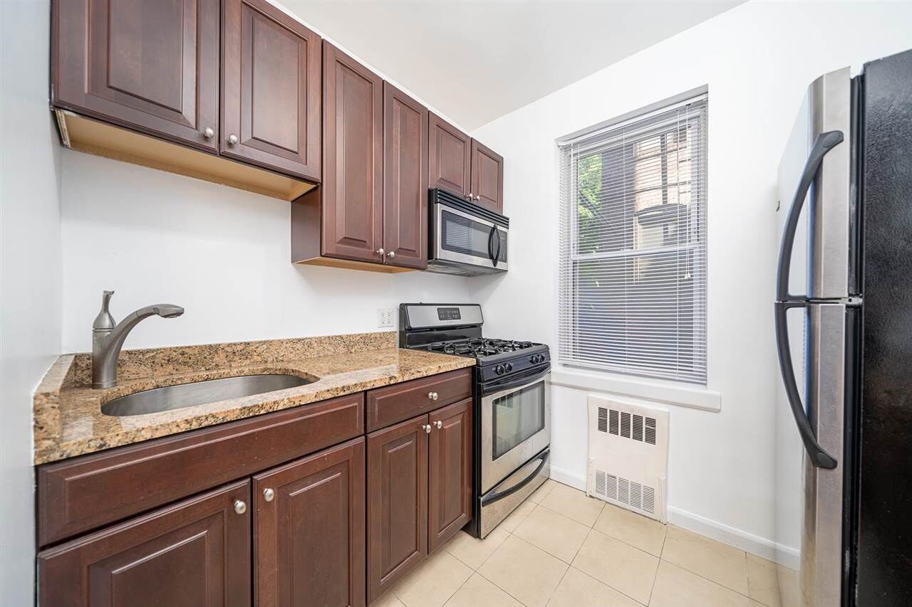 Property Photo:  2520 Kennedy Blvd 1A  NJ 07304 
