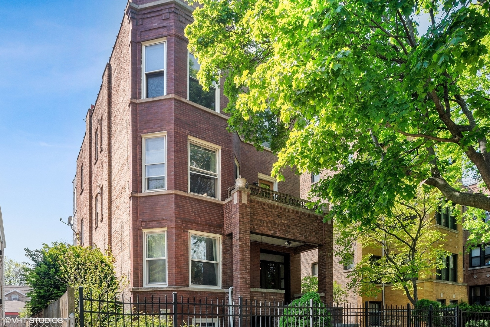 Property Photo: 4940 N Ridgeway Avenue 3 IL 60625