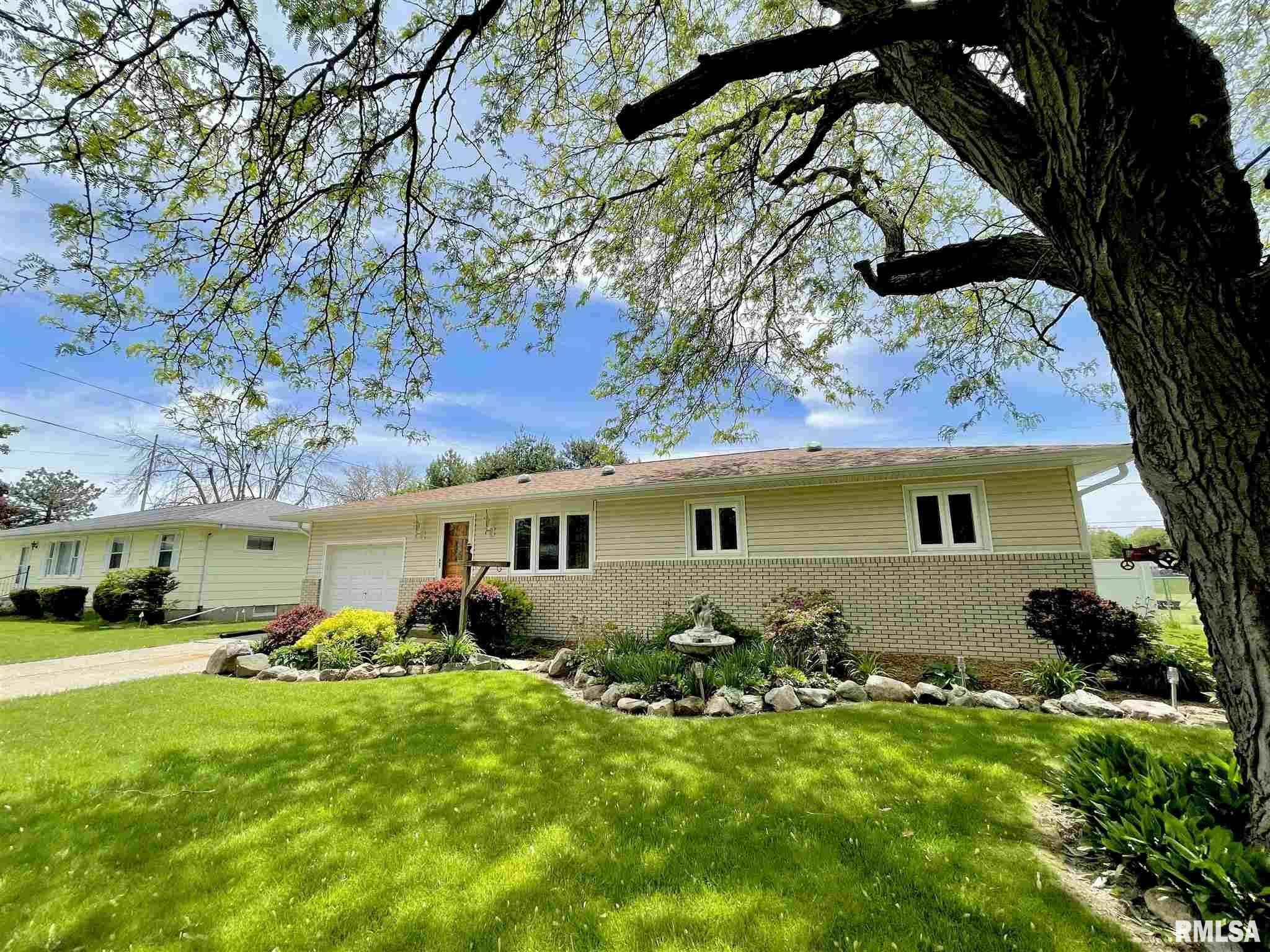 Property Photo:  304 Memorial  IL 61410 