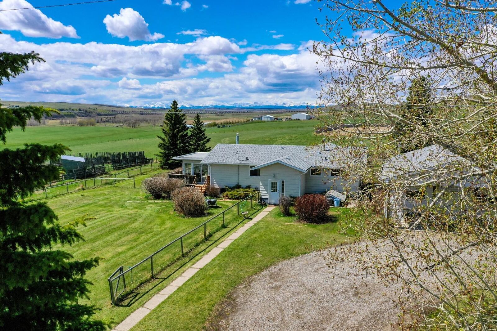 MLSA1109381 80043 434 Avenue W, Rural Foothills County, AB T0L1T0