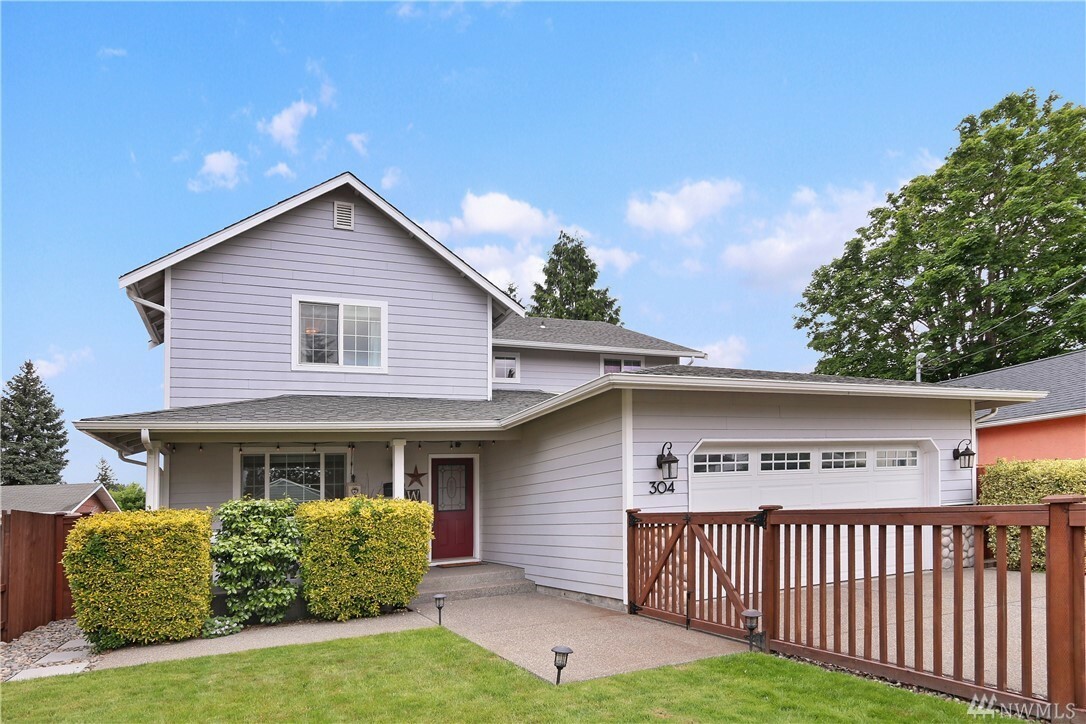 Property Photo: 304 L St SE WA 98002