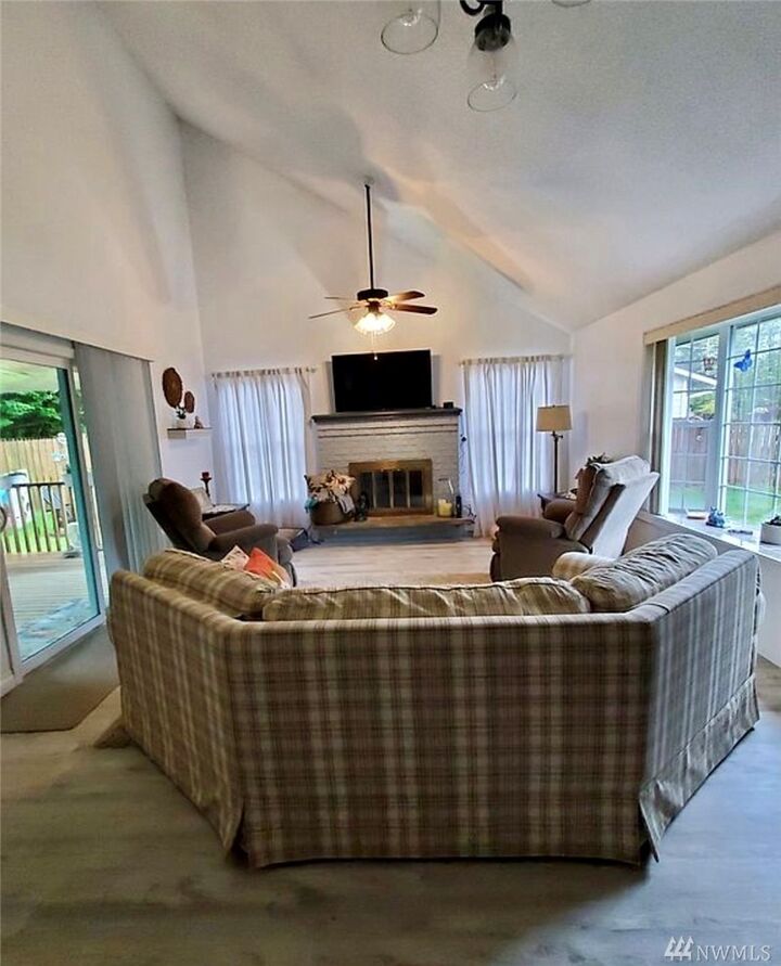 Property Photo: 417 W Elizabeth St WA 98595