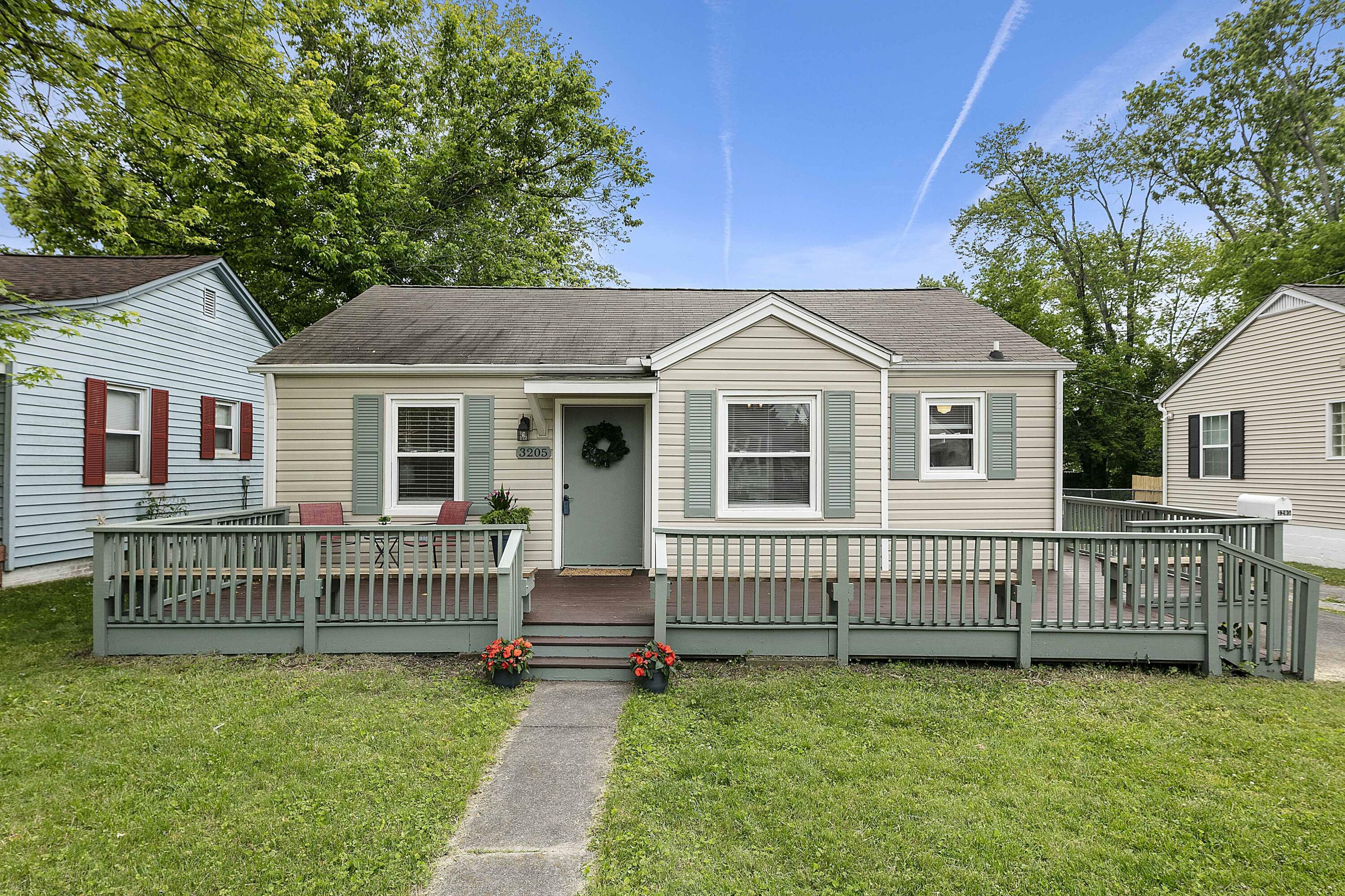 Property Photo:  3205 Bellevue St  TN 37917 