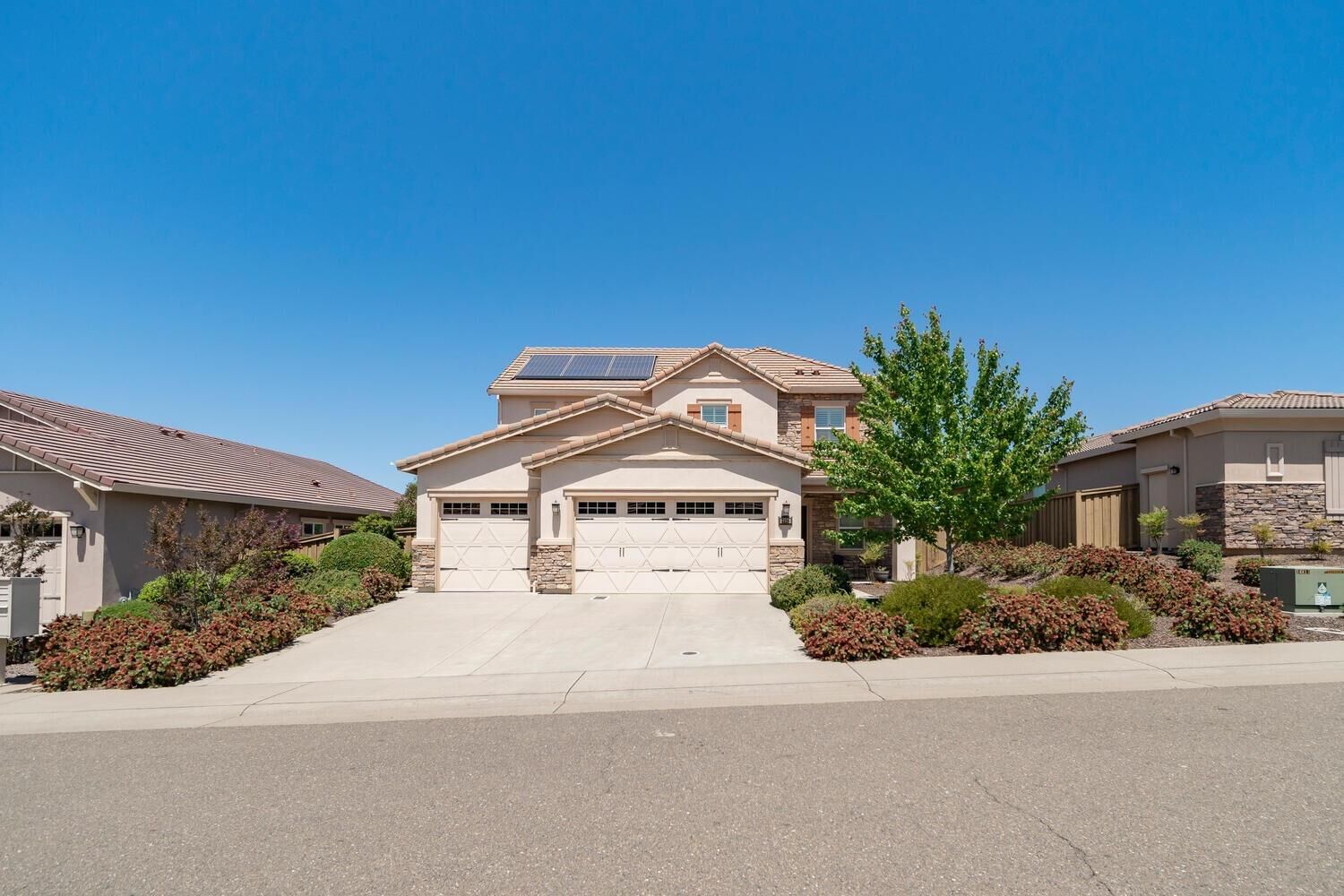 Property Photo: 2104 Branding Iron Drive CA 95630