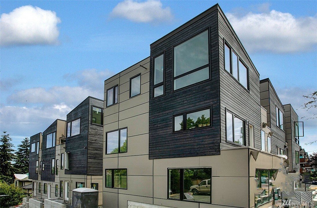 Property Photo: 951 N 43rd St N WA 98103
