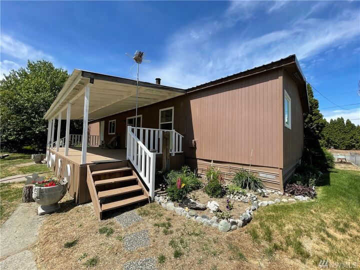 Property Photo: 1027 1st Ave S WA 98840