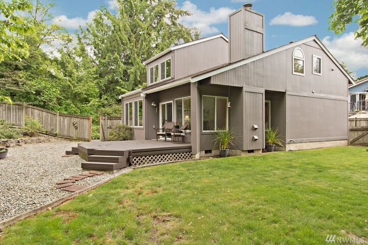 Property Photo: 2210 SE 8th Dr WA 98055