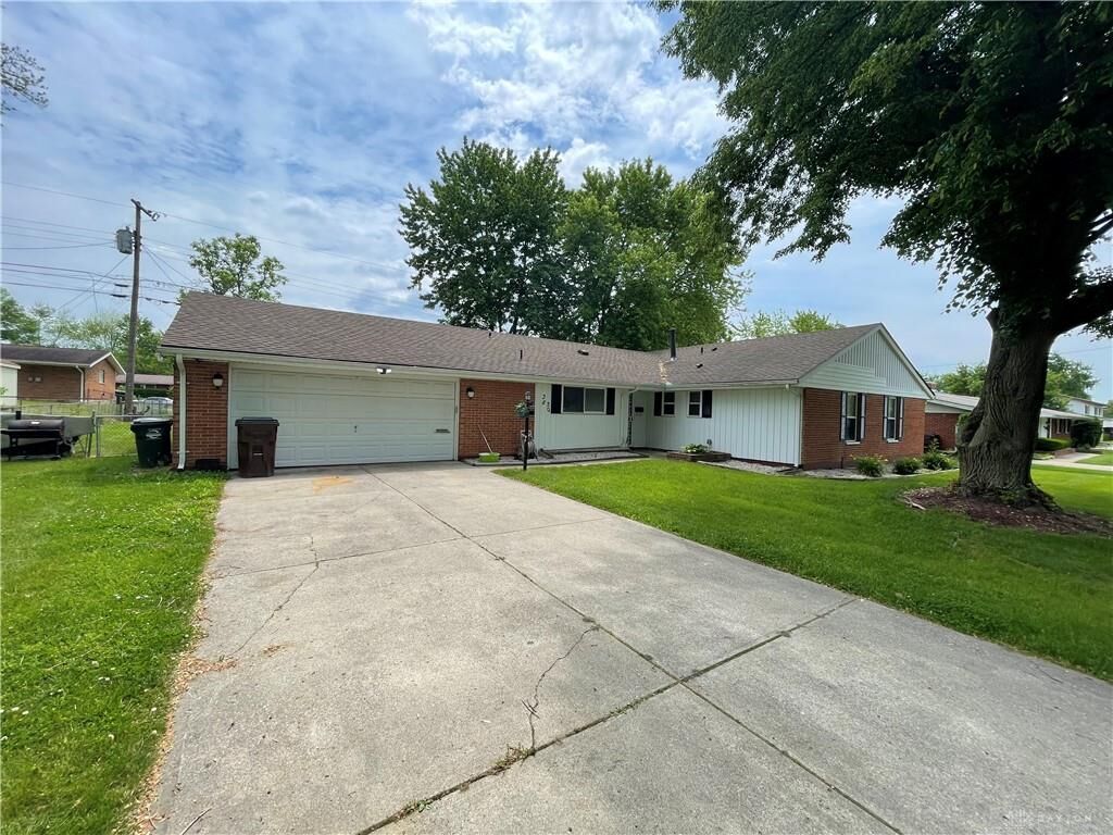 Property Photo: 3820 Denlinger Road OH 45426