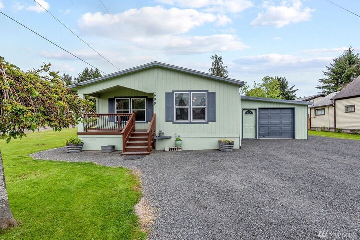Property Photo:  608 D St  WA 98593 