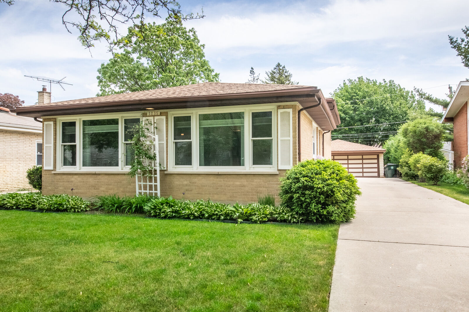 Property Photo:  1235 Lundergan Avenue  IL 60068 