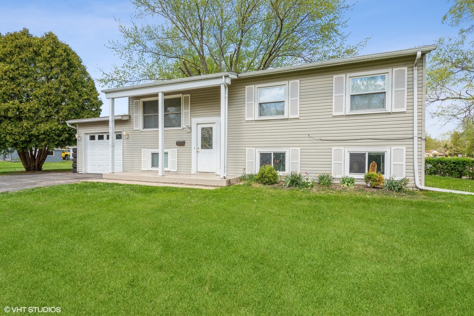 Property Photo:  18524 W Geier Road  IL 60031 