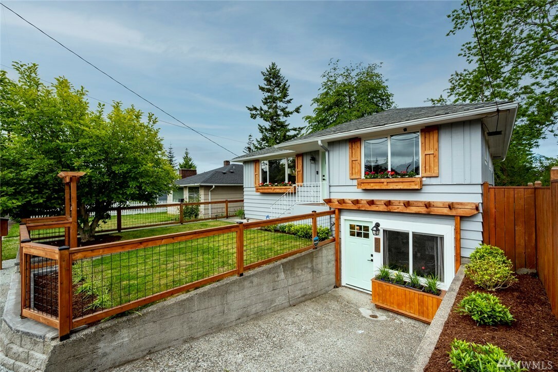 Property Photo:  8833 16th Ave SW  WA 98106 