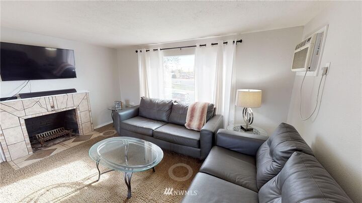 Property Photo:  1402 N Buell Street  WA 98837 