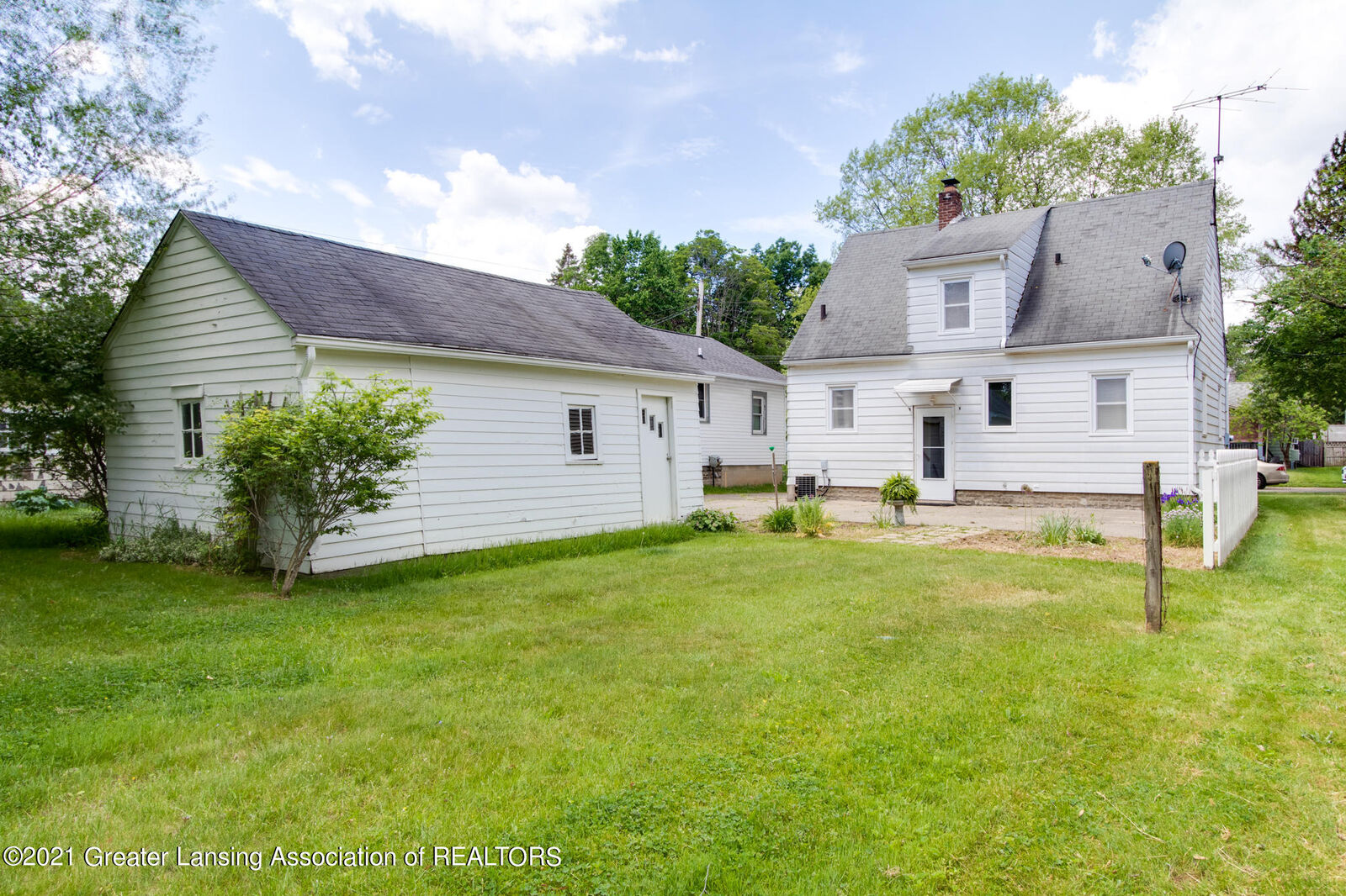 Property Photo: 2219 Sunnyside Avenue MI 48910