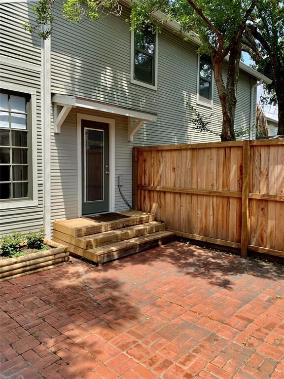 Property Photo:  2608 1/2 Whitney Street  TX 77006 