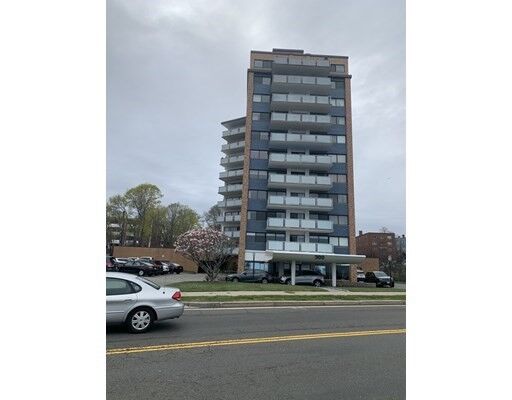 Property Photo: 300 Lynn Shore Dr 102 MA 01902